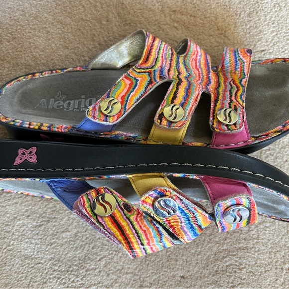 Algeria.sandals tri adjustable straps wavy colorful pattern. Sz 9.5 to 10 - Picture 6 of 7